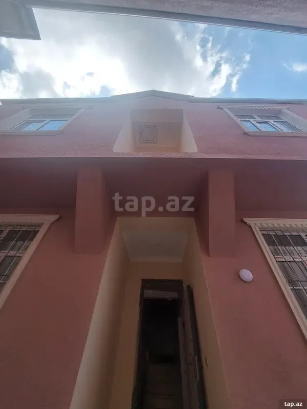 Satılır 4 otaqlı həyət evi 140 m²