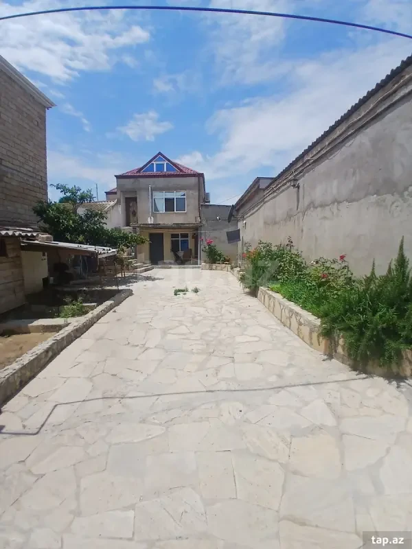 Satılır 4 otaqlı həyət evi 250 m²