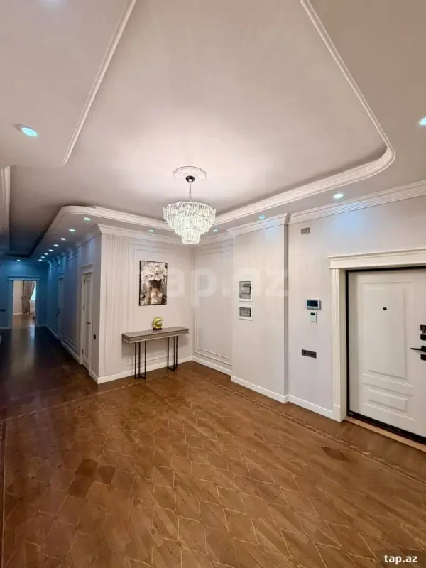 Kirayə verilir 4 otaqlı yeni tikili 260 m²
