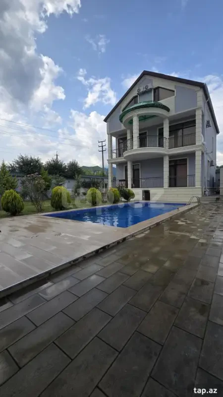 Satılır 7 otaqlı həyət evi 330 m²