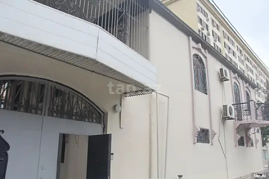 Kirayə verilir 8 otaqlı həyət evi 300 m² — Bakı 8 otaq 300.00 m²