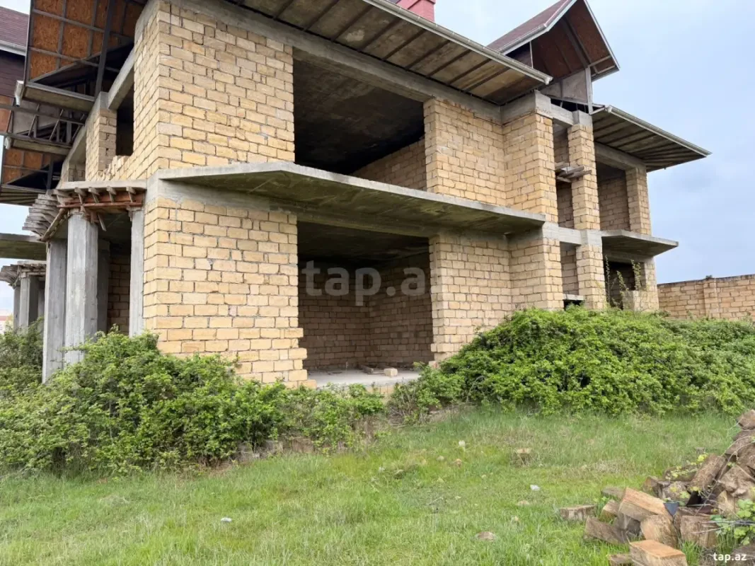 Satılır 5 otaqlı həyət evi 330 m²
