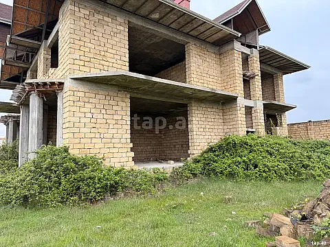 Satılır 5 otaqlı həyət evi 330 m² — Şəki 5 otaq 330.00 m²