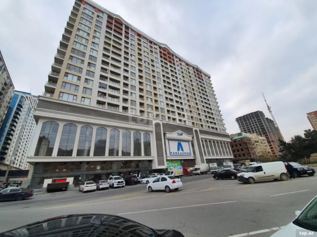 Kirayə verilir 4 otaqlı yeni tikili 200 m²