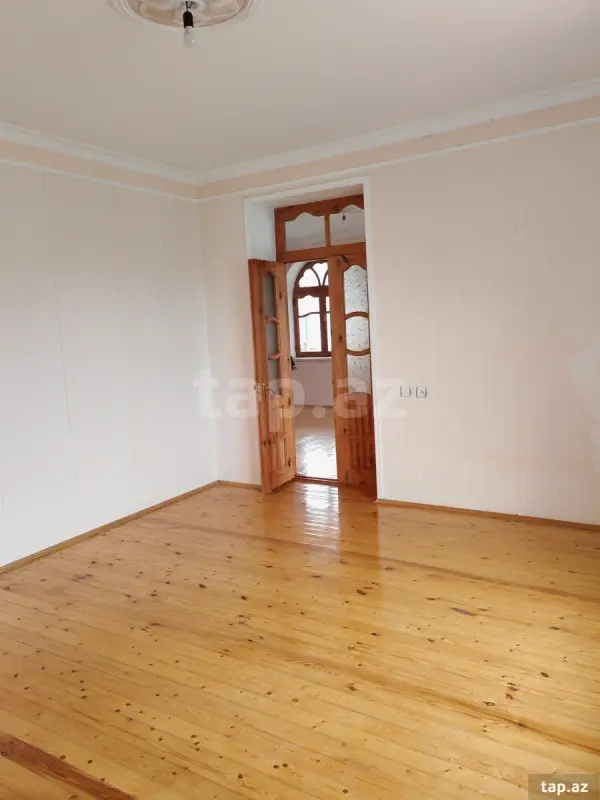 Satılır 8 otaqlı həyət evi 300 m²