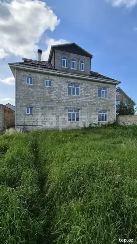 Satılır 7 otaqlı həyət evi 270 m²