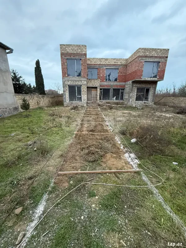 Satılır 7 otaqlı həyət evi 230 m²