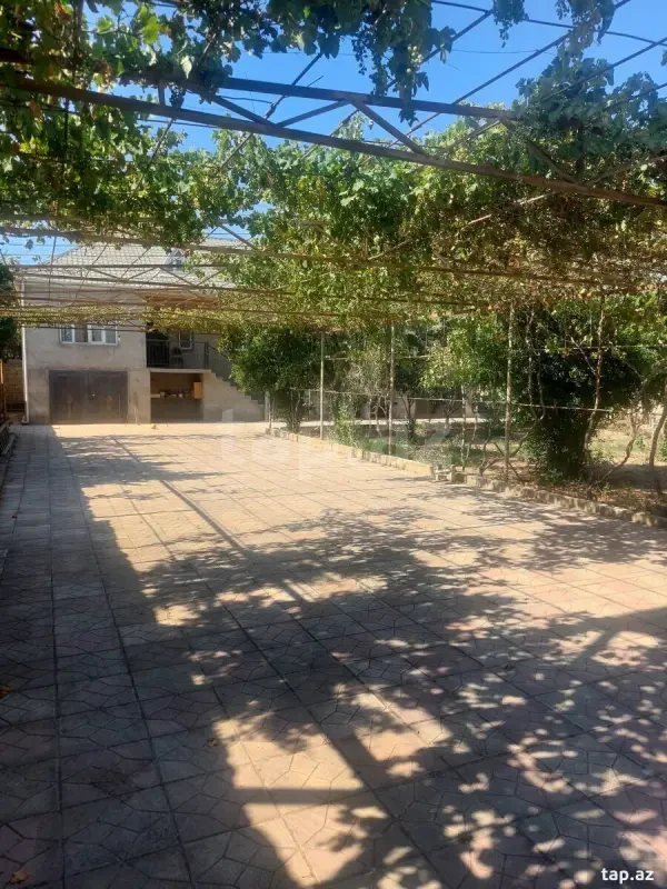 Satılır 6 otaqlı həyət evi 12 m²