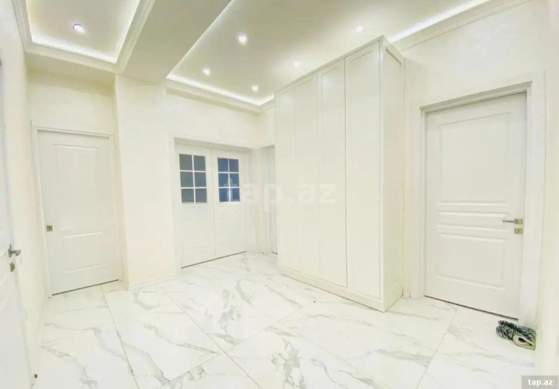Satılır 3 otaqlı yeni tikili 130 m²