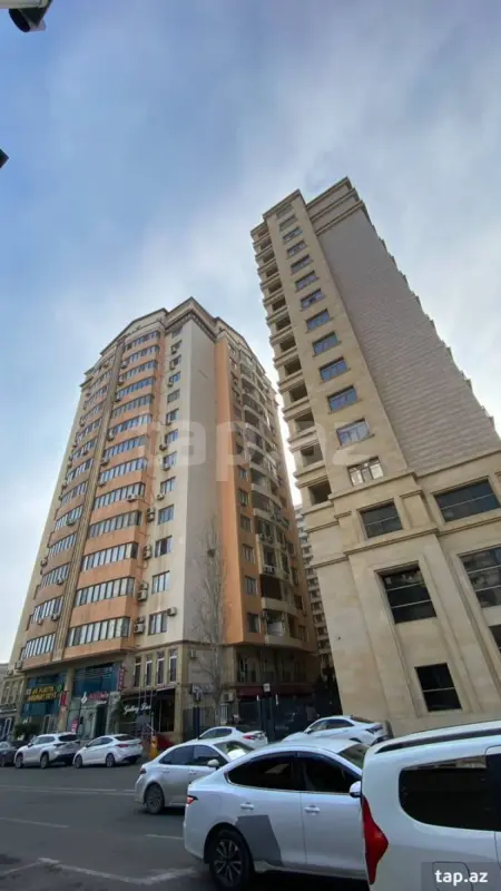Kirayə verilir 4 otaqlı yeni tikili 220 m²