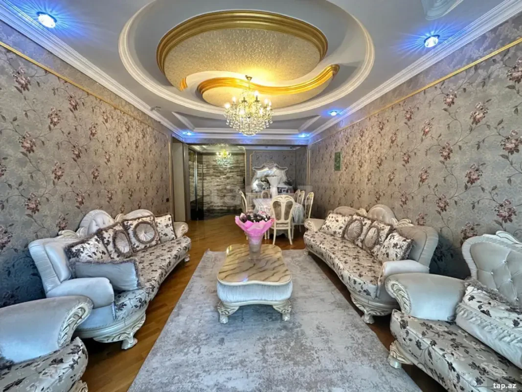 Satılır 3 otaqlı yeni tikili 130 m²