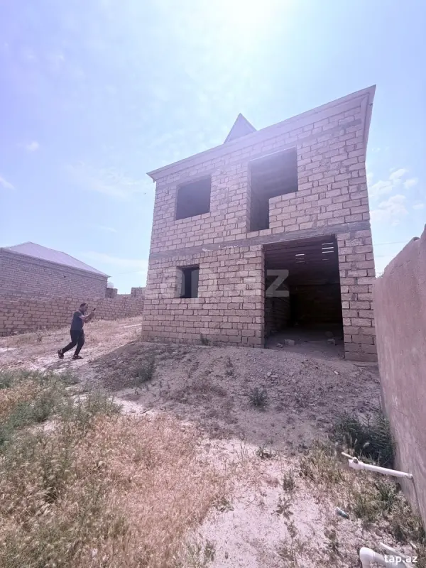 Satılır 6 otaqlı həyət evi 200 m²