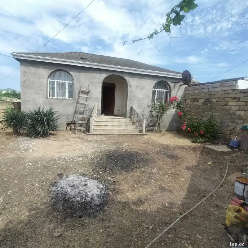 Satılır 3 otaqlı həyət evi 100 m²