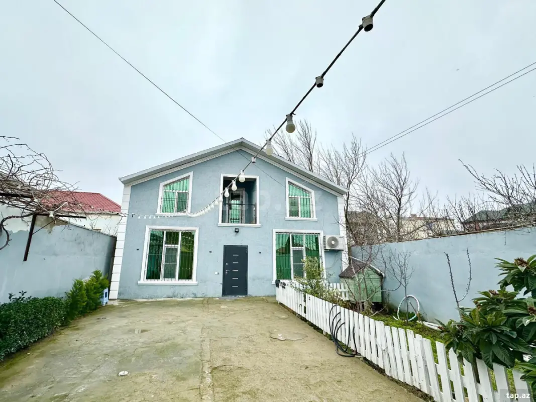 Satılır 6 otaqlı həyət evi 240 m²