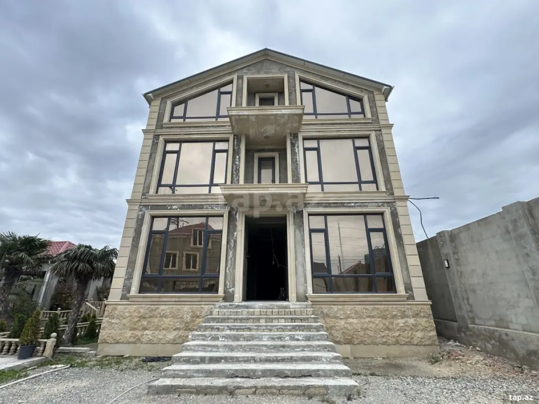 Satılır 7 otaqlı həyət evi 390 m²