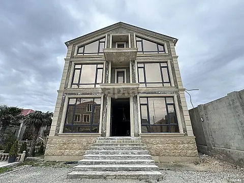 Satılır 7 otaqlı həyət evi 390 m² — Bakı 7 otaq 390.00 m²
