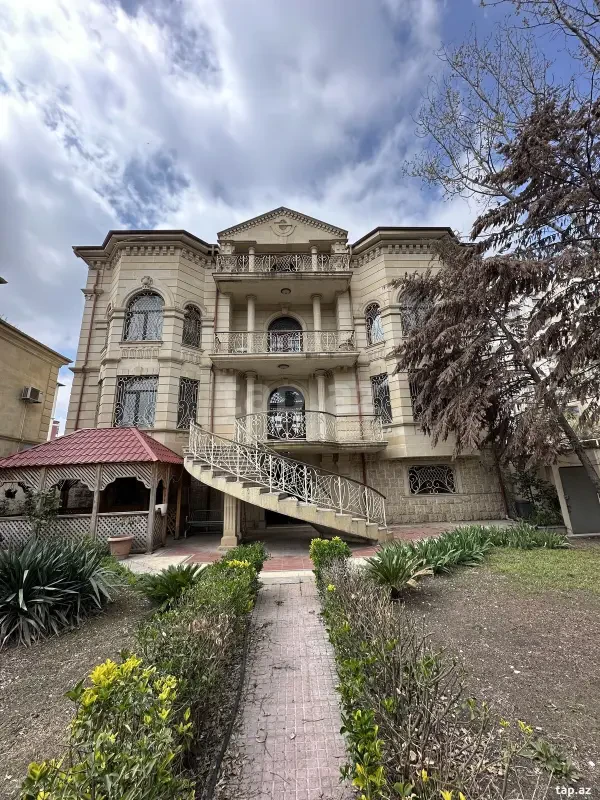 Satılır 7 otaqlı həyət evi 600 m²