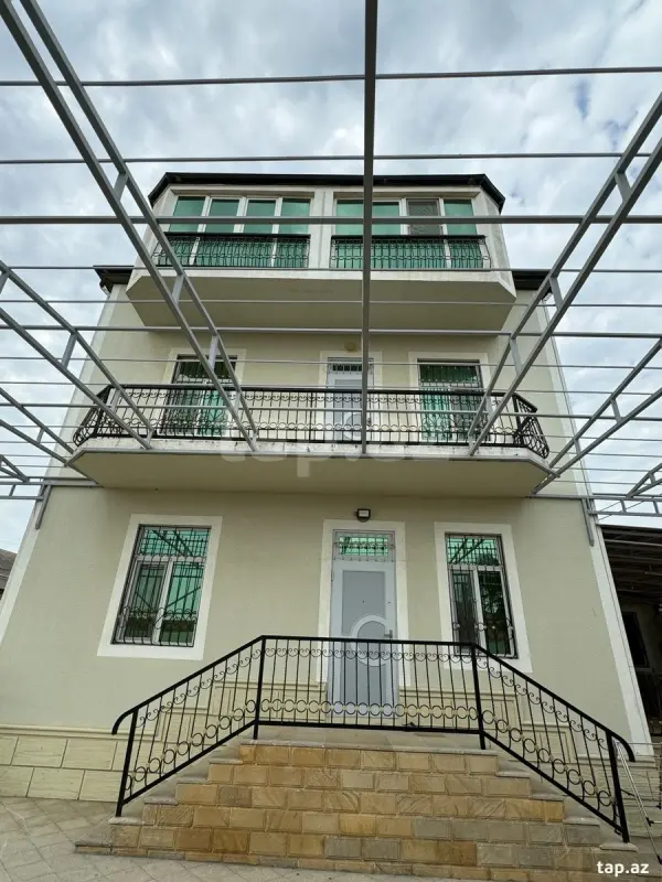 Kirayə verilir 7 otaqlı həyət evi 250 m²