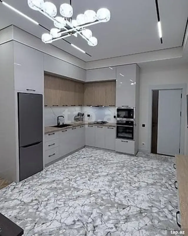 Kirayə verilir 3 otaqlı yeni tikili 1500 m²
