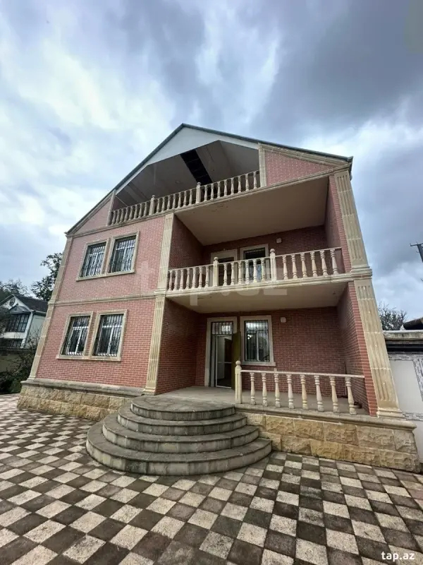 Satılır 7 otaqlı həyət evi 300 m²