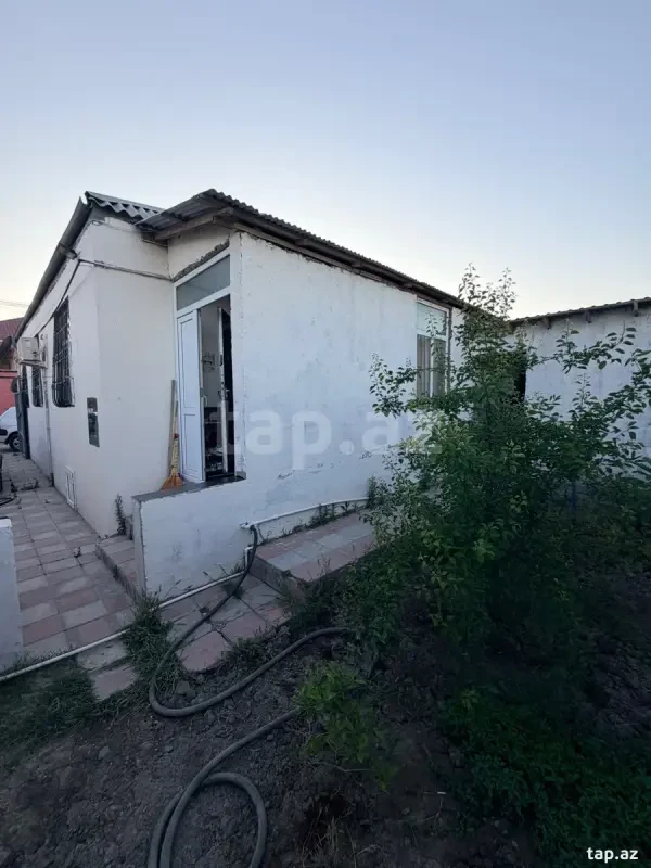 Satılır 3 otaqlı həyət evi 200 m²