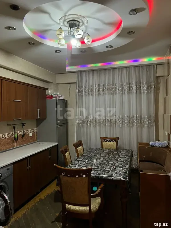 Kirayə verilir 3 otaqlı yeni tikili 130 m²