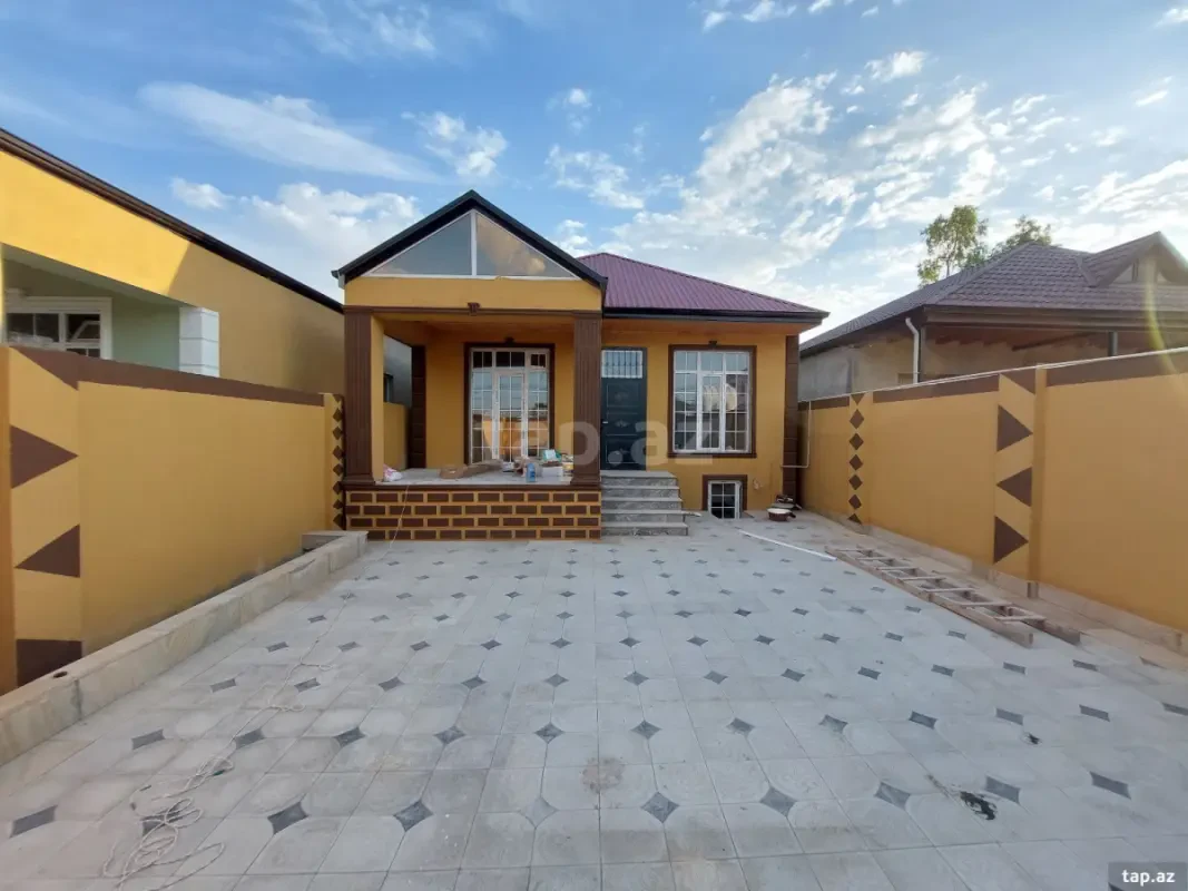 Satılır 4 otaqlı həyət evi 250 m²