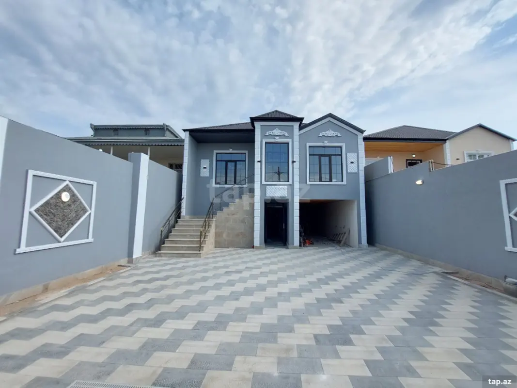 Satılır 4 otaqlı həyət evi 250 m²