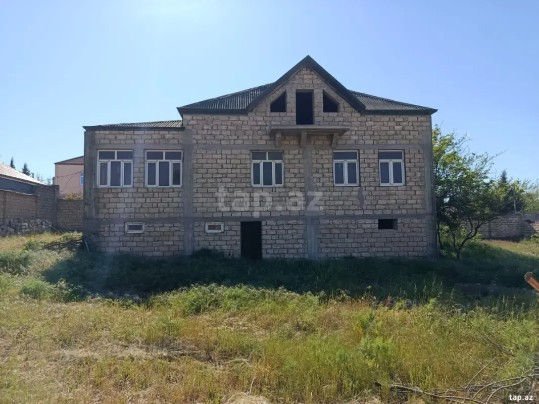 Satılır 6 otaqlı həyət evi 390 m²
