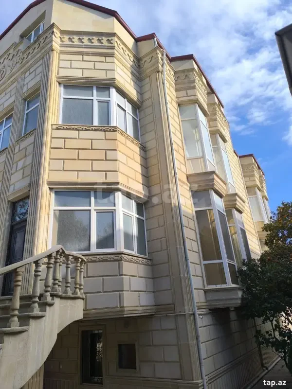 Satılır 7 otaqlı həyət evi 800 m²