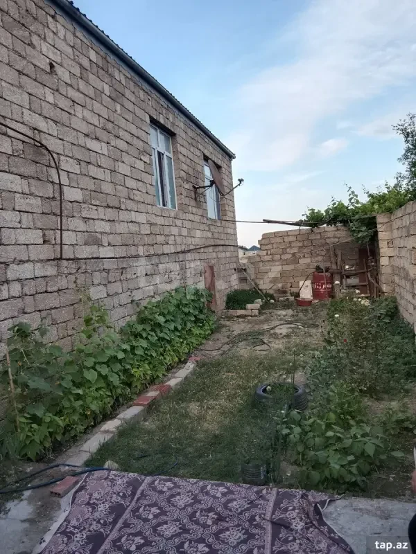 Satılır 4 otaqlı həyət evi 140 m²