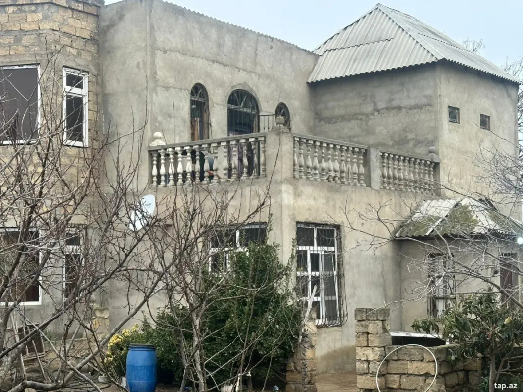 Satılır 5 otaqlı həyət evi 200 m²