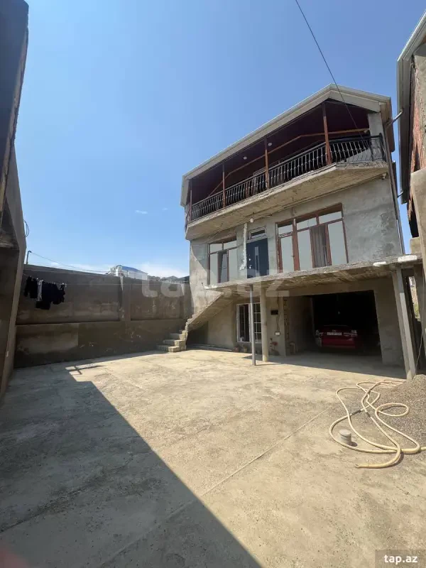 Satılır 6 otaqlı həyət evi 330 m²