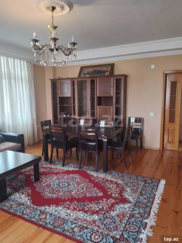 Kirayə verilir 3 otaqlı yeni tikili 135 m²