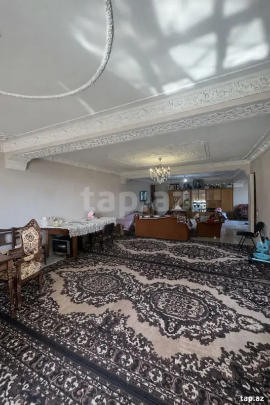 Satılır 8 otaqlı həyət evi 600 m²