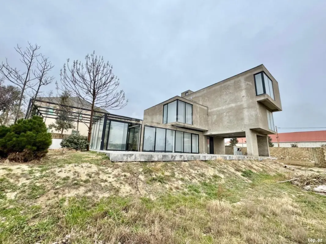 Satılır 14 otaqlı həyət evi 300 m²