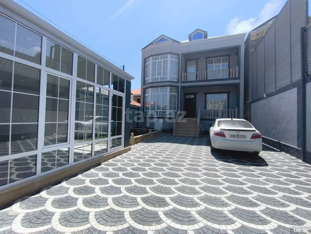 Satılır 7 otaqlı həyət evi 240 m²