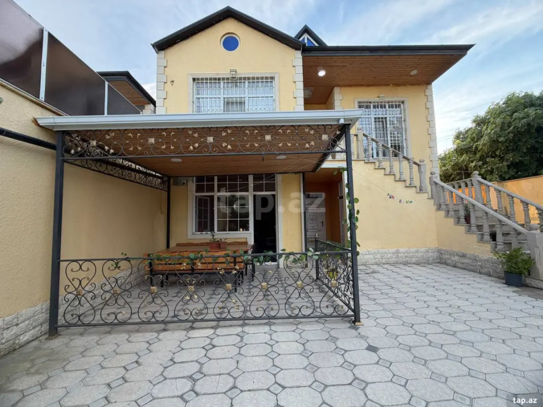 Satılır 8 otaqlı həyət evi 160 m²