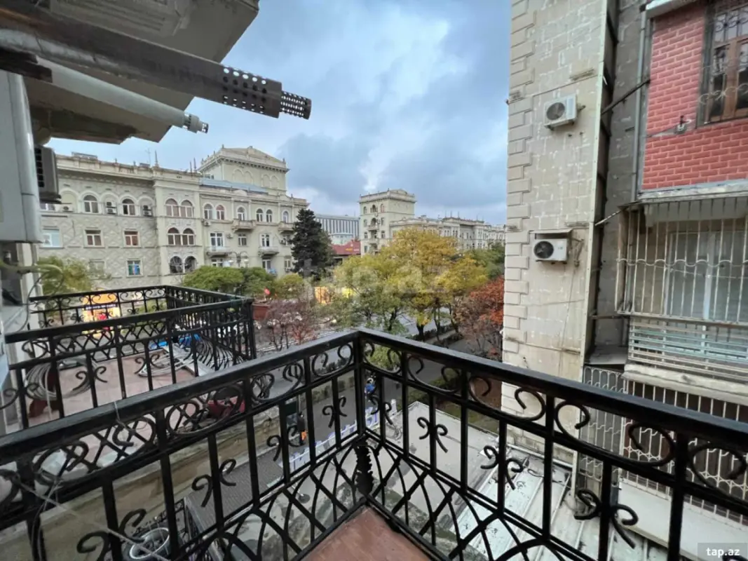 Satılır 1 otaqlı mənzil 42 m²