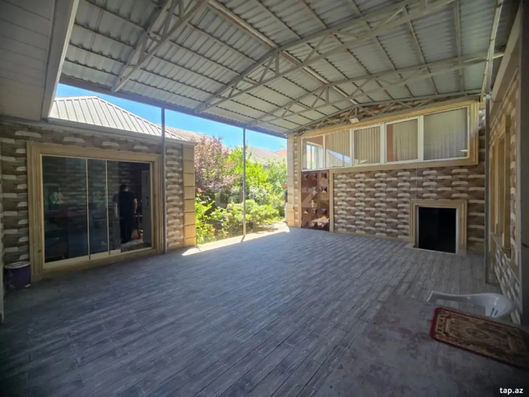 Satılır 4 otaqlı həyət evi 300 m²