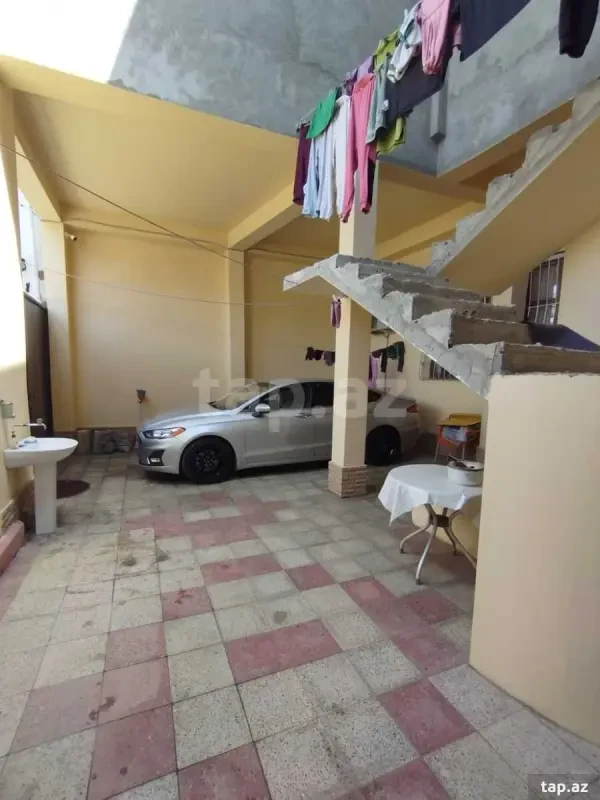 Satılır 8 otaqlı həyət evi 220 m²