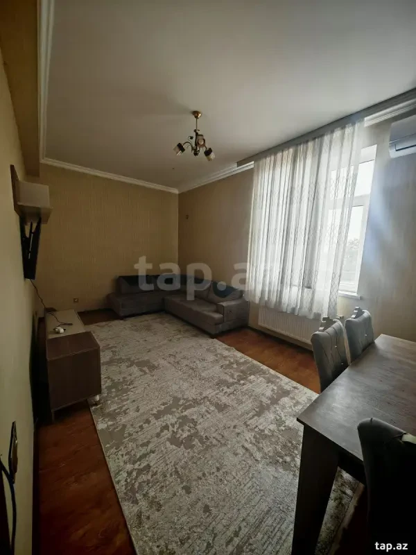 Kirayə verilir 3 otaqlı yeni tikili 80 m²