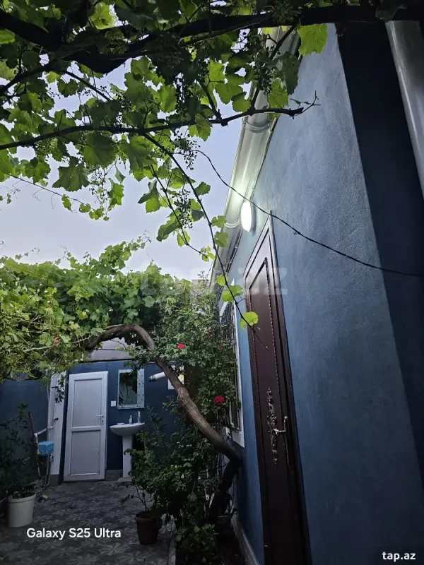 Satılır 4 otaqlı mənzil 300 m²