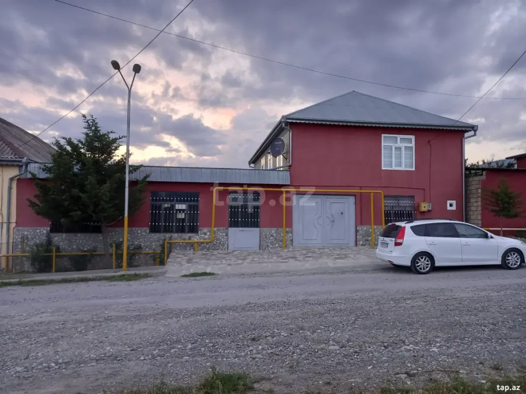 Kirayə verilir 2 otaqlı həyət evi 200 m²