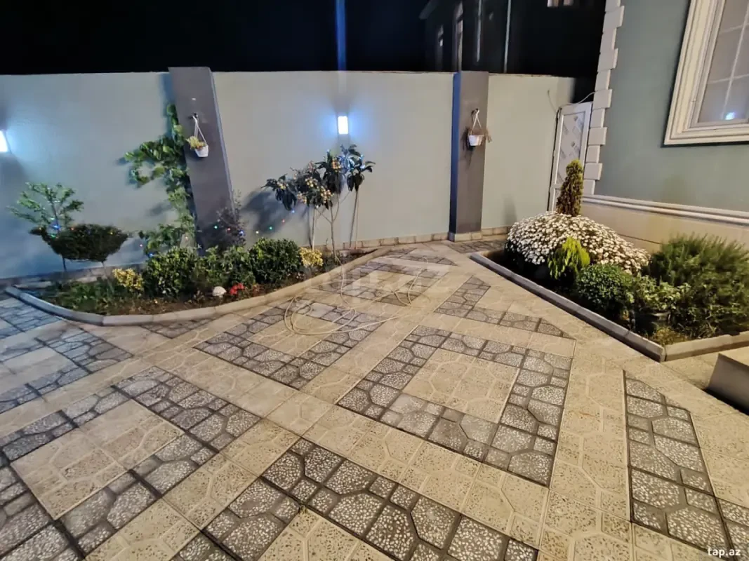 Satılır 5 otaqlı həyət evi 320 m²