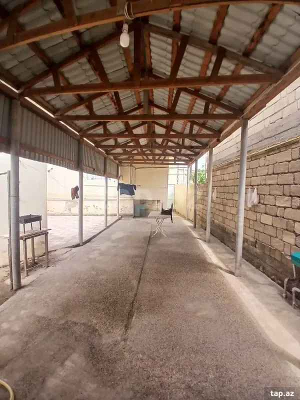 Satılır 4 otaqlı həyət evi 200 m²