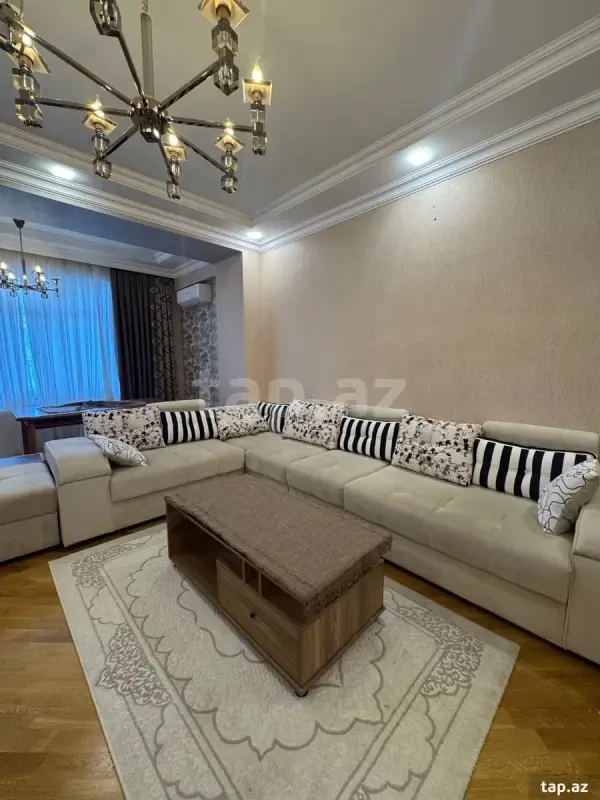 Satılır 3 otaqlı yeni tikili 130 m²