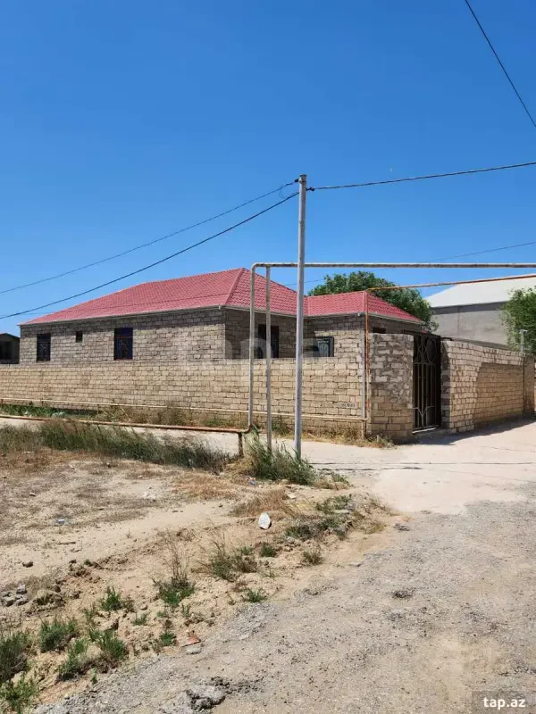 Satılır 5 otaqlı həyət evi 200 m²