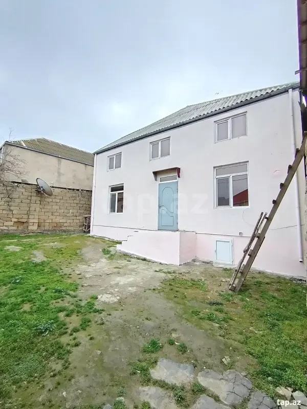 Satılır 4 otaqlı həyət evi 250 m²