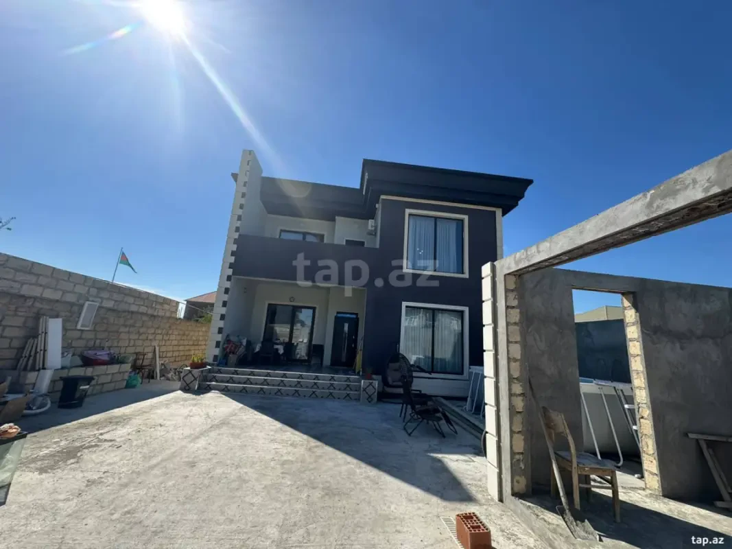 Satılır 5 otaqlı həyət evi 220 m²